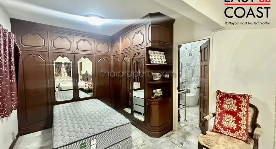 Casa en alquiler de 4 habitaciones en Jomtien, Pattaya