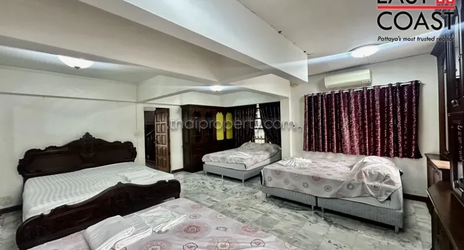 Casa en alquiler de 4 habitaciones en Jomtien, Pattaya