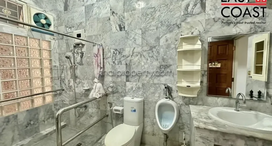 Casa en alquiler de 4 habitaciones en Jomtien, Pattaya