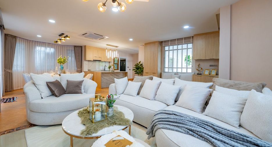 For sale 4 bedrooms house in Bang Lamung, Chonburi