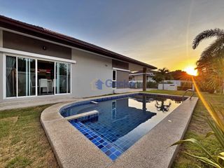 Haus zum Kauf mit 4 Zimmer in Bang Lamung, Chonburi