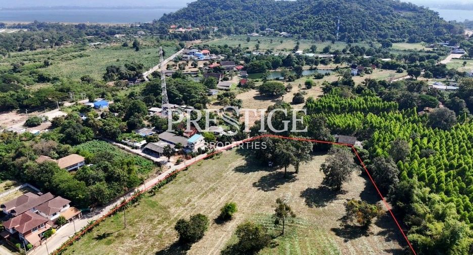 Terreno en venta en Si Racha, Chonburi