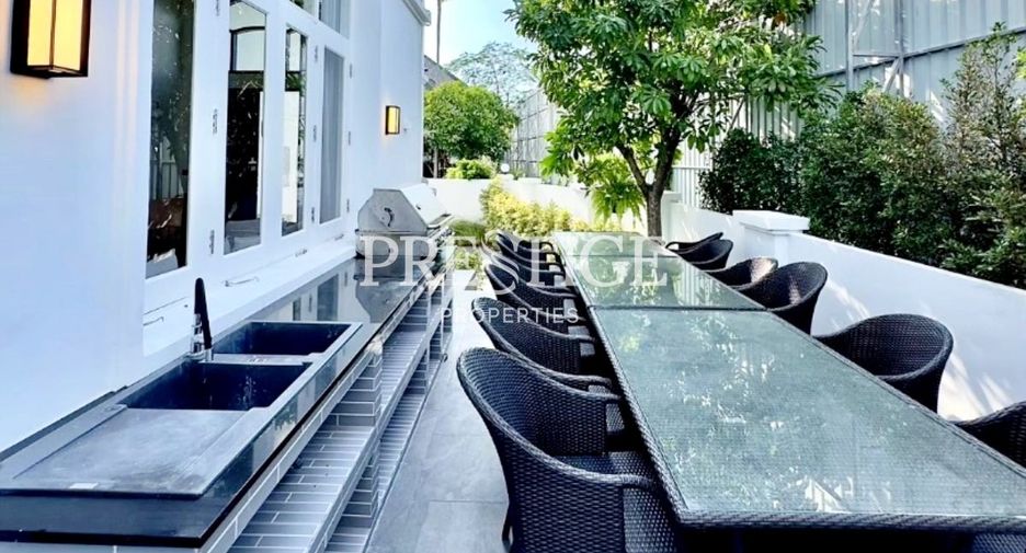 For sale 5 bedrooms house in Sattahip, Chonburi