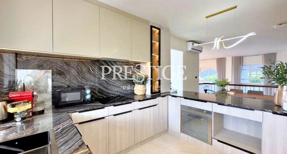 For sale 5 bedrooms house in Sattahip, Chonburi