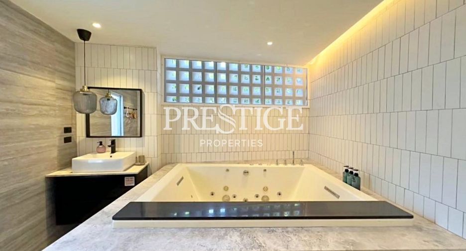 For sale 5 bedrooms house in Sattahip, Chonburi