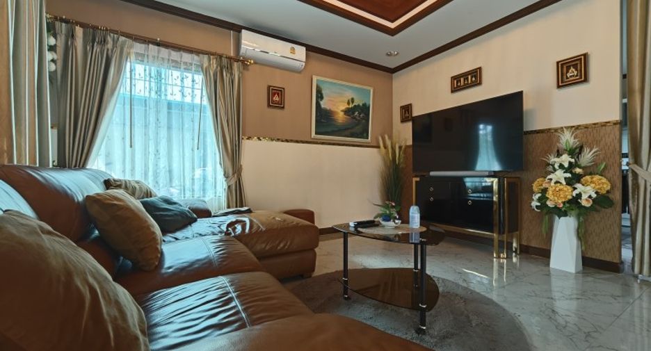 Продажа 3 спальни дом в Саттахип, Чонбури