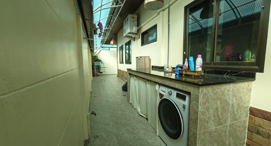 Продажа 3 спальни дом в Саттахип, Чонбури