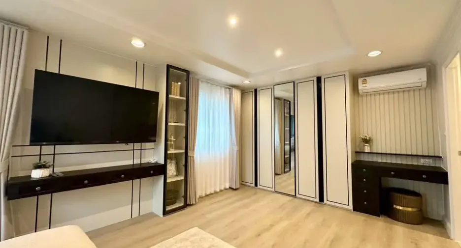 À louer et à vendre 2 chambres condo à Yan Nawa, Bangkok