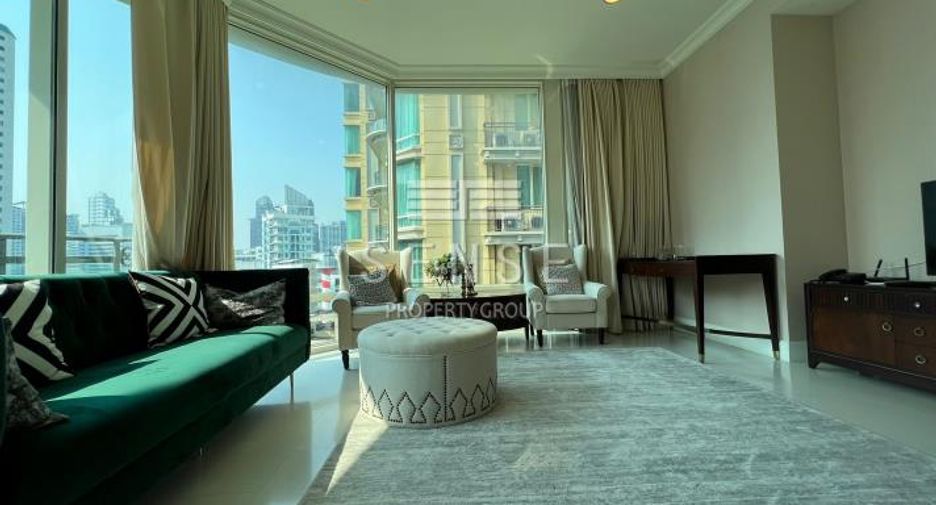 For sale 3 bedrooms condo in Watthana, Bangkok