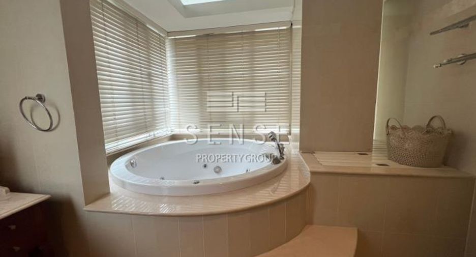 For sale 2 bedrooms condo in Khlong Toei, Bangkok