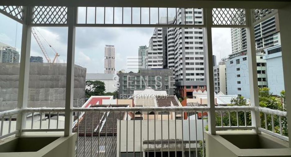 For sale 2 bedrooms condo in Khlong Toei, Bangkok
