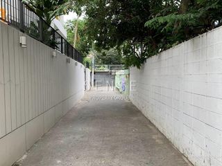 For sale 2 ベッドルーム house in Khlong Toei, Bangkok
