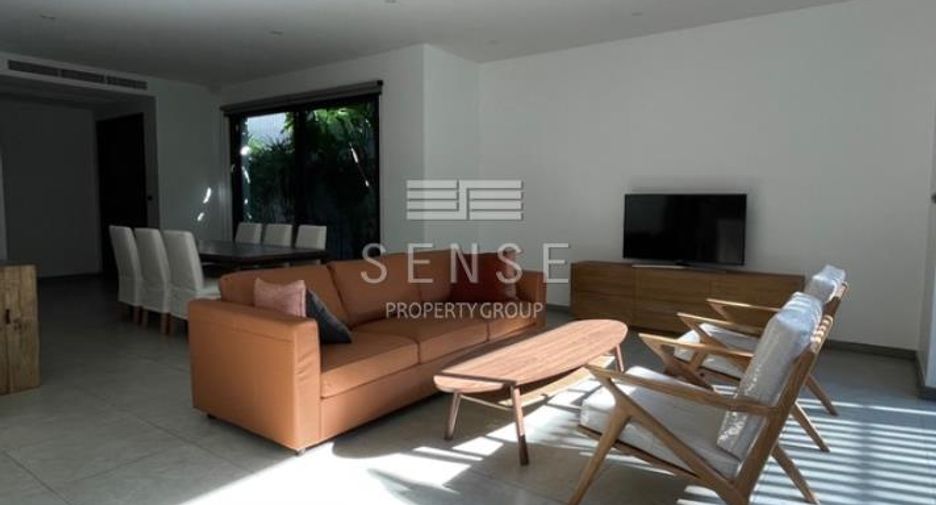 For rent 4 bedrooms house in Khlong Toei, Bangkok
