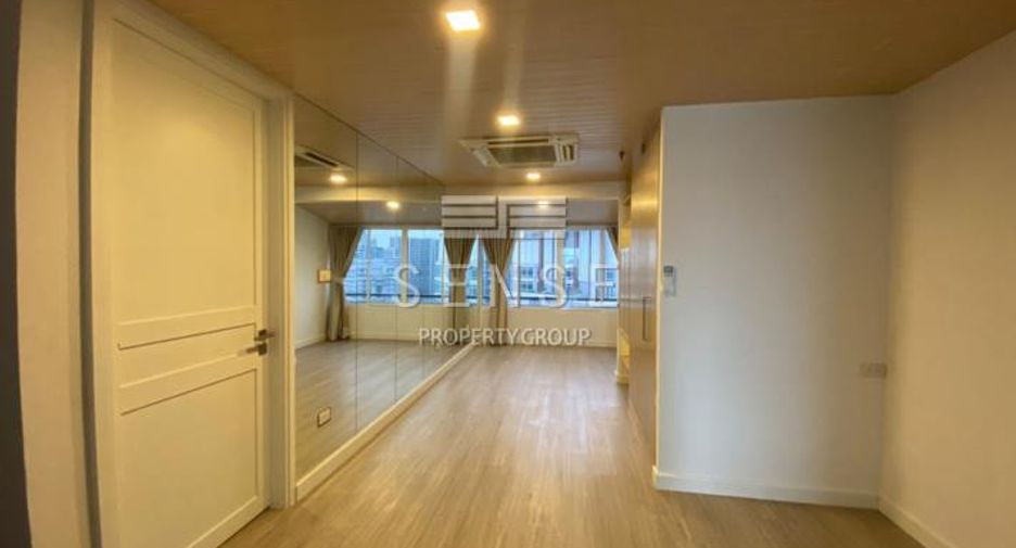 For rent 6 bedrooms condo in Watthana, Bangkok