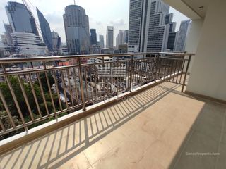 For rent 3 bedrooms condo in Khlong Toei, Bangkok