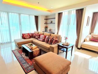 For rent 4 bedrooms condo in Watthana, Bangkok
