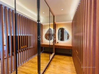 Condo en alquiler y en venta de 4 habitaciones en Watthana, Bangkok