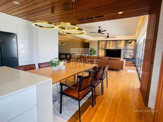 Condo en alquiler y en venta de 4 habitaciones en Watthana, Bangkok