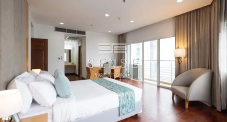 For rent 3 bedrooms condo in Khlong Toei, Bangkok