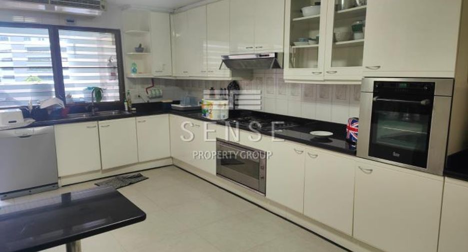 Condo en alquiler de 3 habitaciones en Khlong Toei, Bangkok