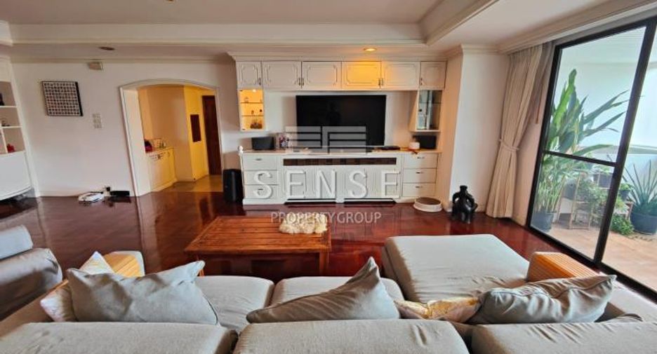 Condo en alquiler de 3 habitaciones en Khlong Toei, Bangkok