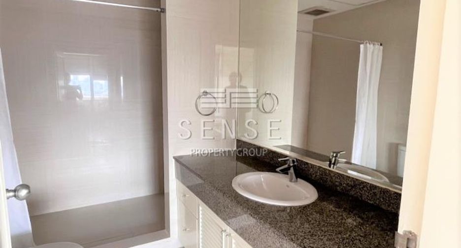 For rent 3 bedrooms condo in Yan Nawa, Bangkok