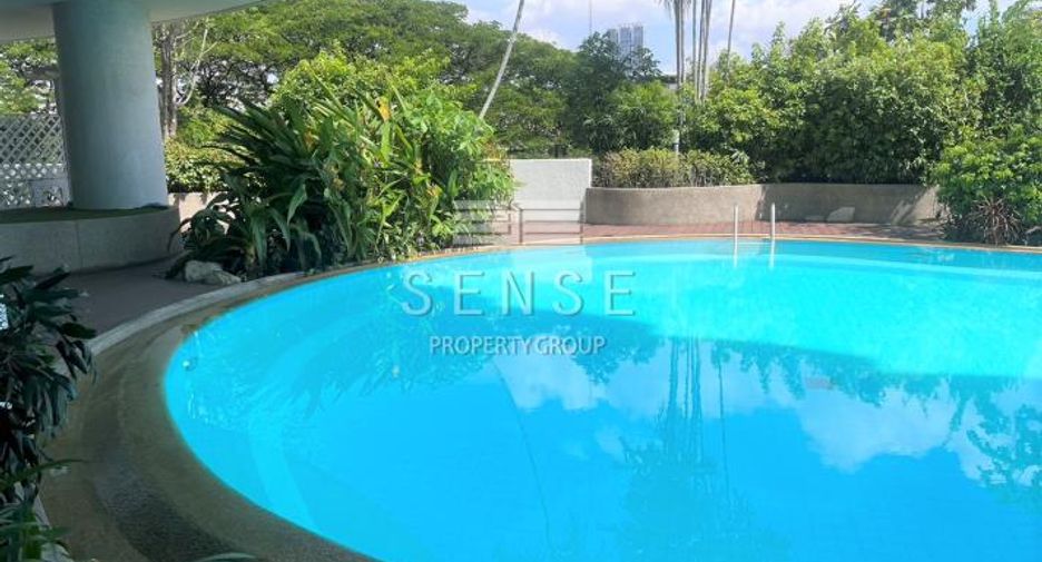 For rent 3 bedrooms condo in Yan Nawa, Bangkok