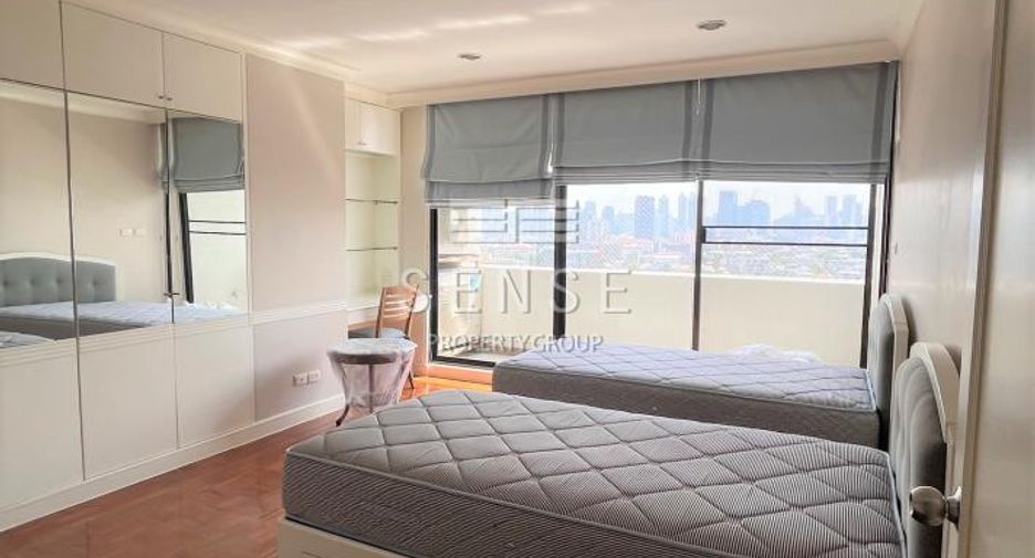 For rent 3 bedrooms condo in Yan Nawa, Bangkok