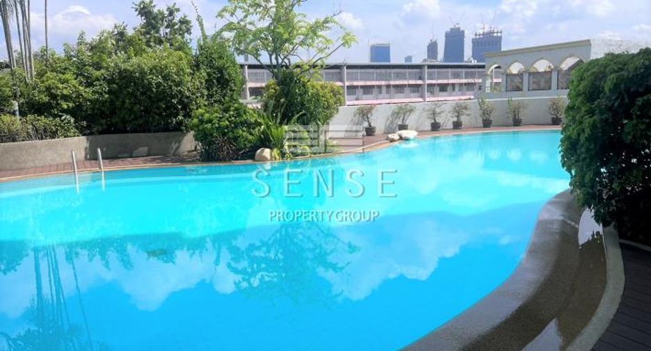 For rent 3 bedrooms condo in Yan Nawa, Bangkok