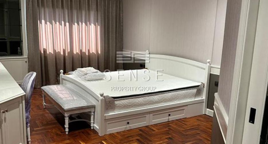 For rent 3 bedrooms condo in Khlong Toei, Bangkok