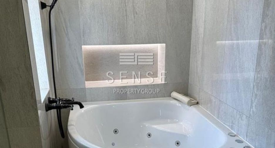 For rent 3 bedrooms condo in Khlong Toei, Bangkok
