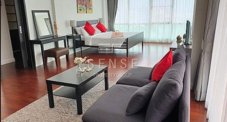 For rent 4 bedrooms condo in Sathon, Bangkok