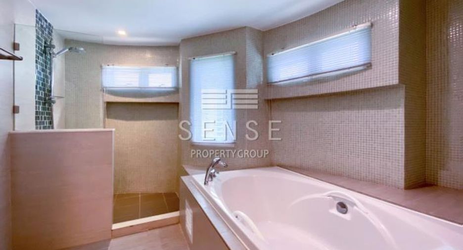 For rent 3 bedrooms condo in Watthana, Bangkok