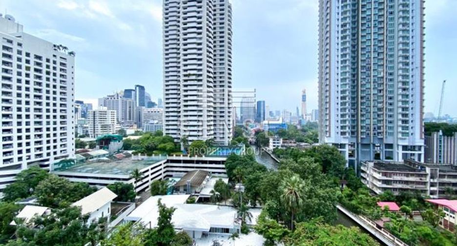 For rent 3 bedrooms condo in Watthana, Bangkok