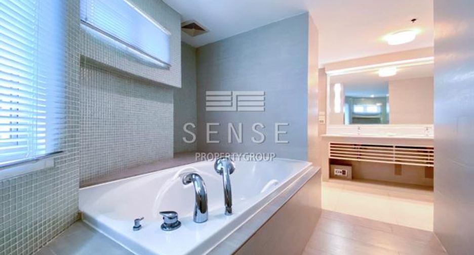 For rent 3 bedrooms condo in Watthana, Bangkok