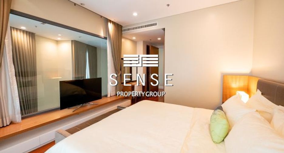 For rent 3 bedrooms condo in Khlong Toei, Bangkok