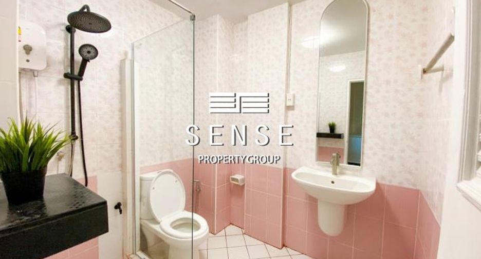 For rent and for sale 4 bedrooms townhouse in Khlong Toei, Bangkok