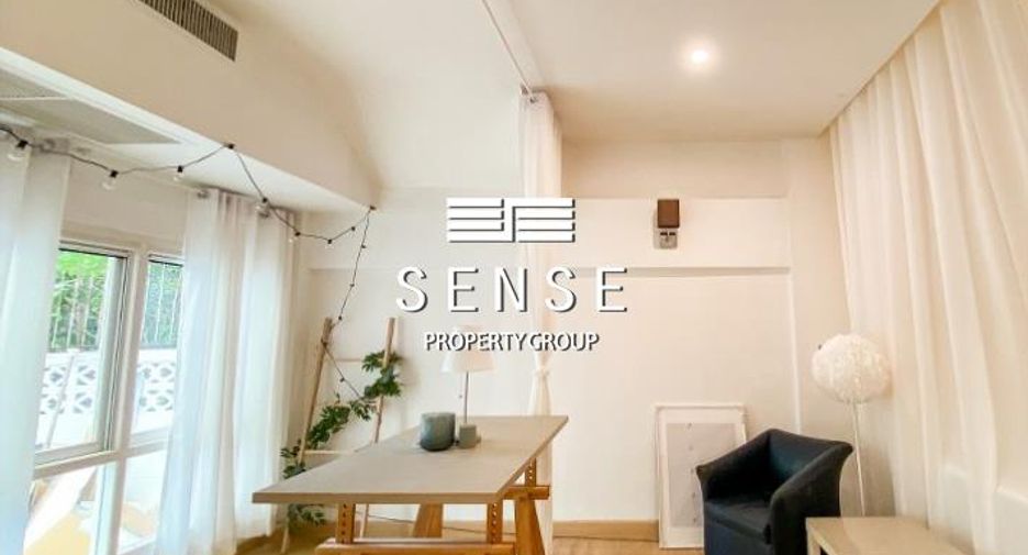 For rent and for sale 4 bedrooms townhouse in Khlong Toei, Bangkok