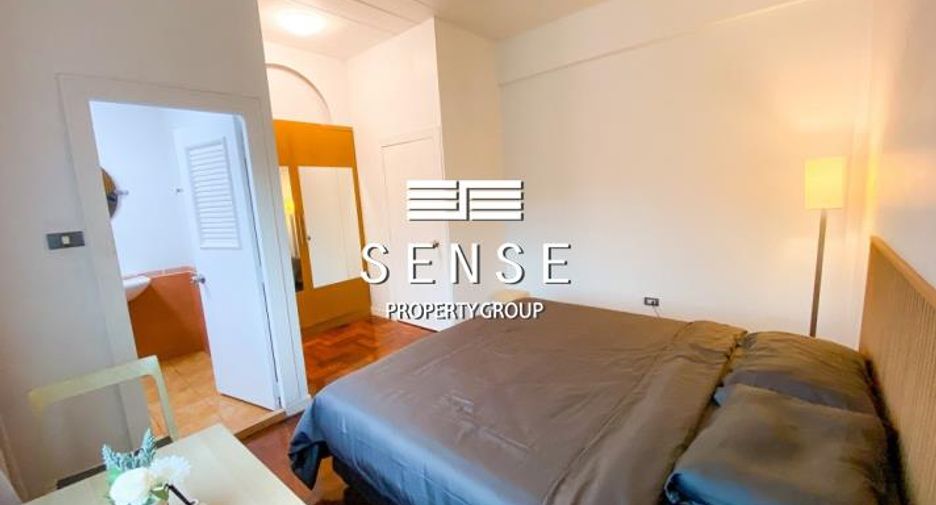 For rent and for sale 4 bedrooms townhouse in Khlong Toei, Bangkok