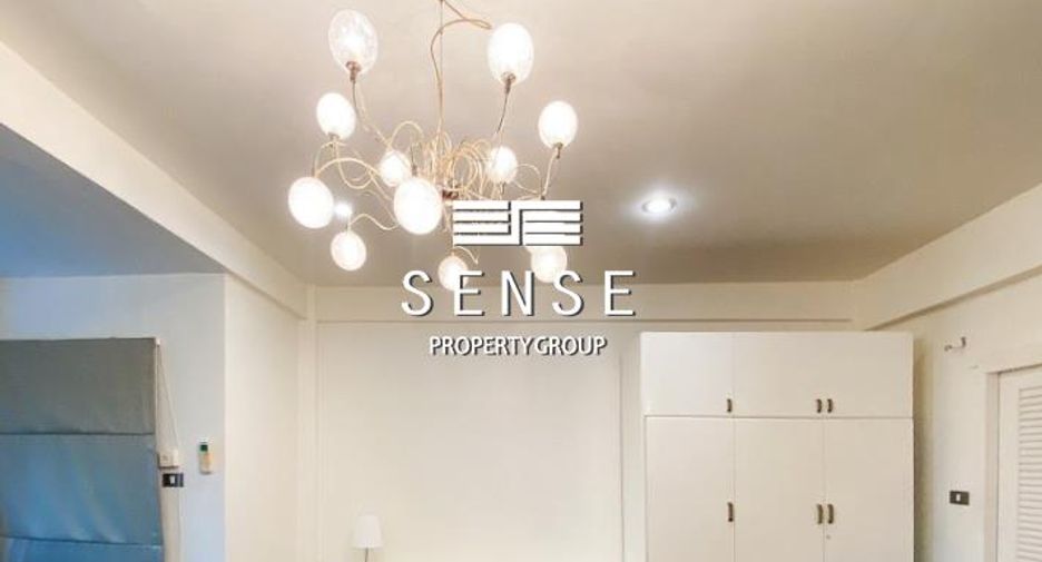 For rent and for sale 4 bedrooms townhouse in Khlong Toei, Bangkok