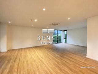 For rent 4 bedrooms house in Khlong Toei, Bangkok