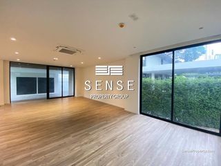 For rent 4 bedrooms house in Khlong Toei, Bangkok