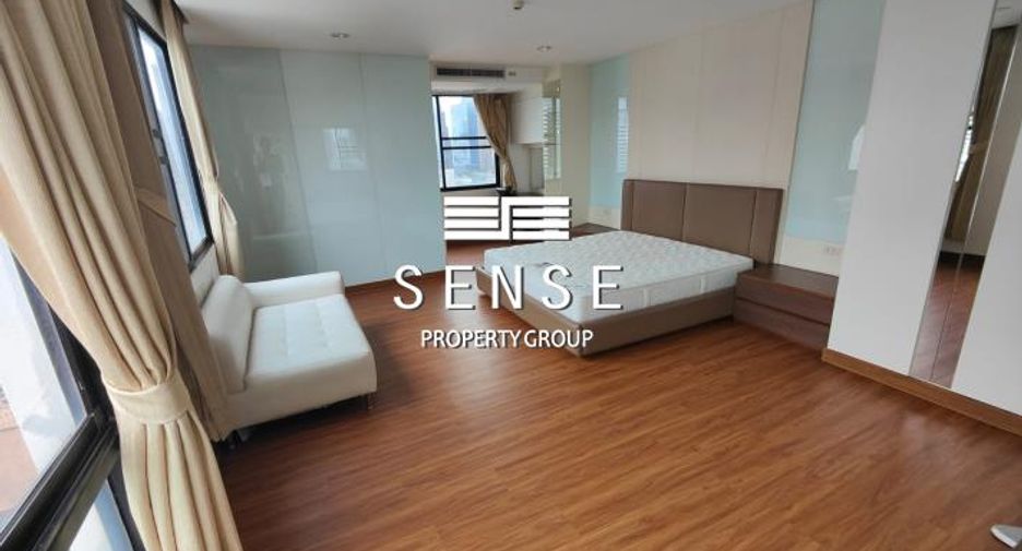 For sale 3 bedrooms condo in Watthana, Bangkok