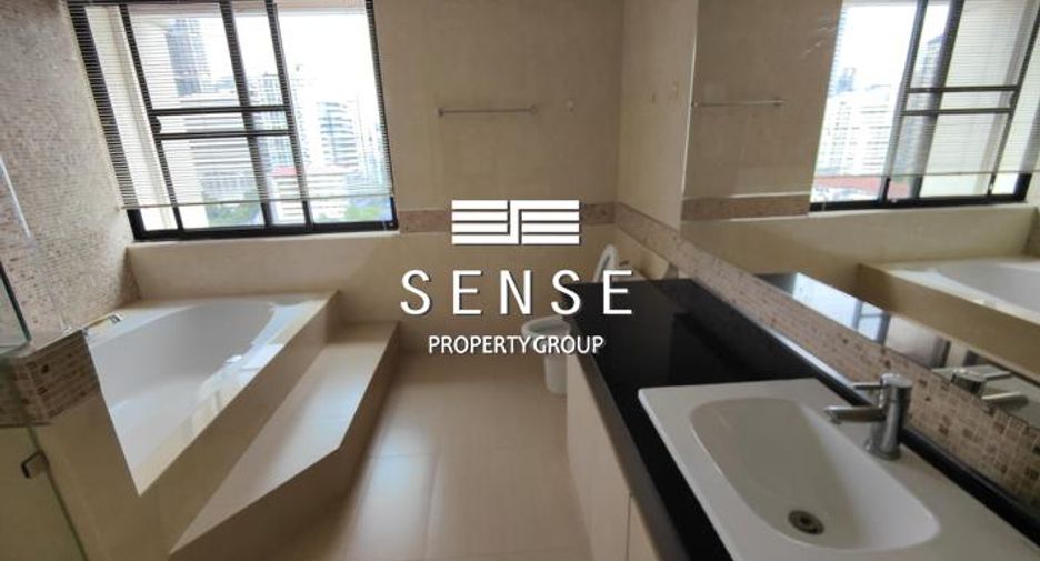 For sale 3 bedrooms condo in Watthana, Bangkok
