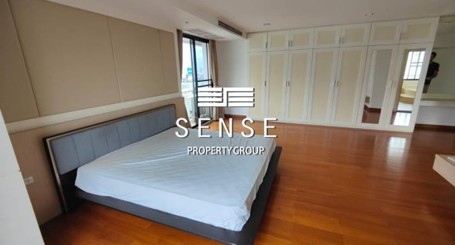 For sale 3 bedrooms condo in Watthana, Bangkok