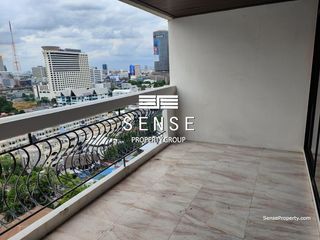 For sale 3 bedrooms condo in Watthana, Bangkok