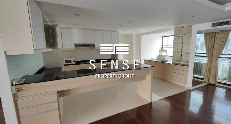 For sale 3 bedrooms condo in Watthana, Bangkok