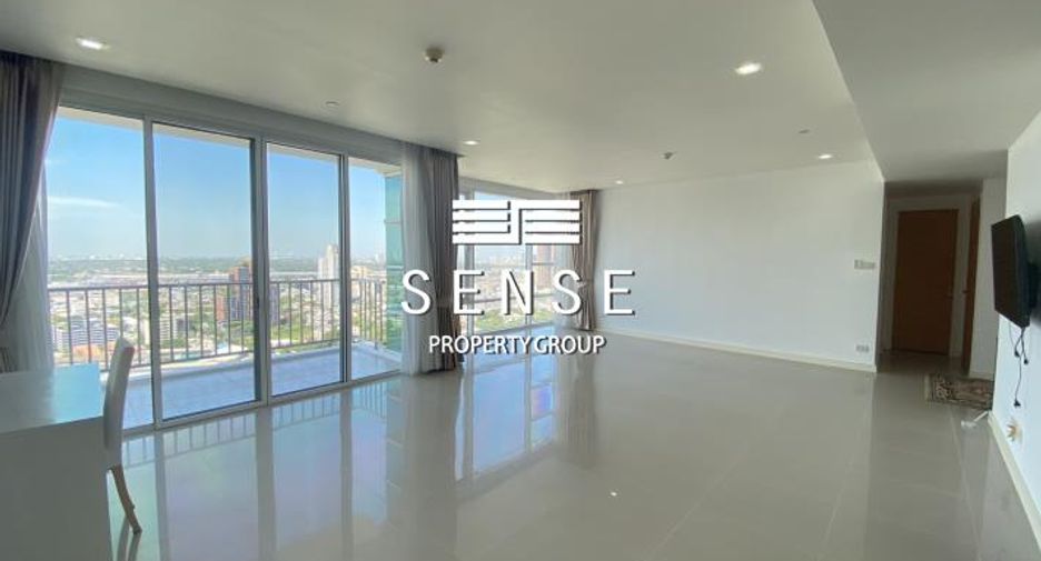For rent 3 bedrooms condo in Khlong Toei, Bangkok