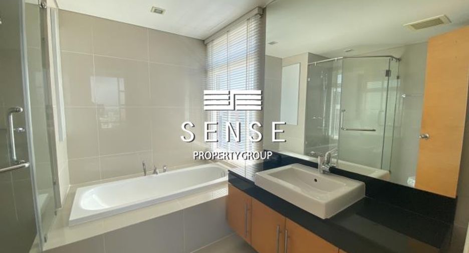 For rent 3 bedrooms condo in Khlong Toei, Bangkok