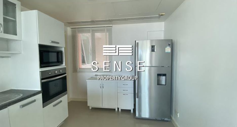 For rent 3 bedrooms condo in Khlong Toei, Bangkok